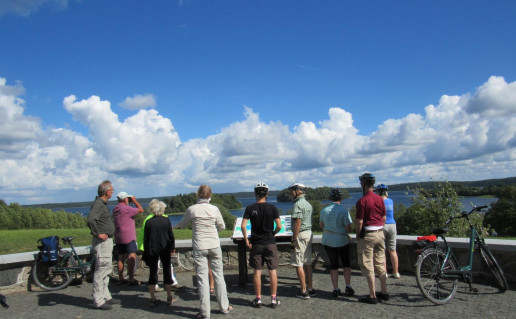 51_Dviratininkai Plateliu ez. apzvalgos aiksteleje. AB n.jpg